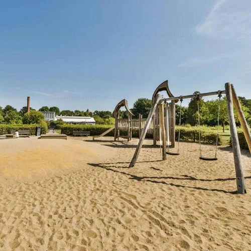 Réalisation d'un sol amortissant de sécurité naturel sur aire de jeux
